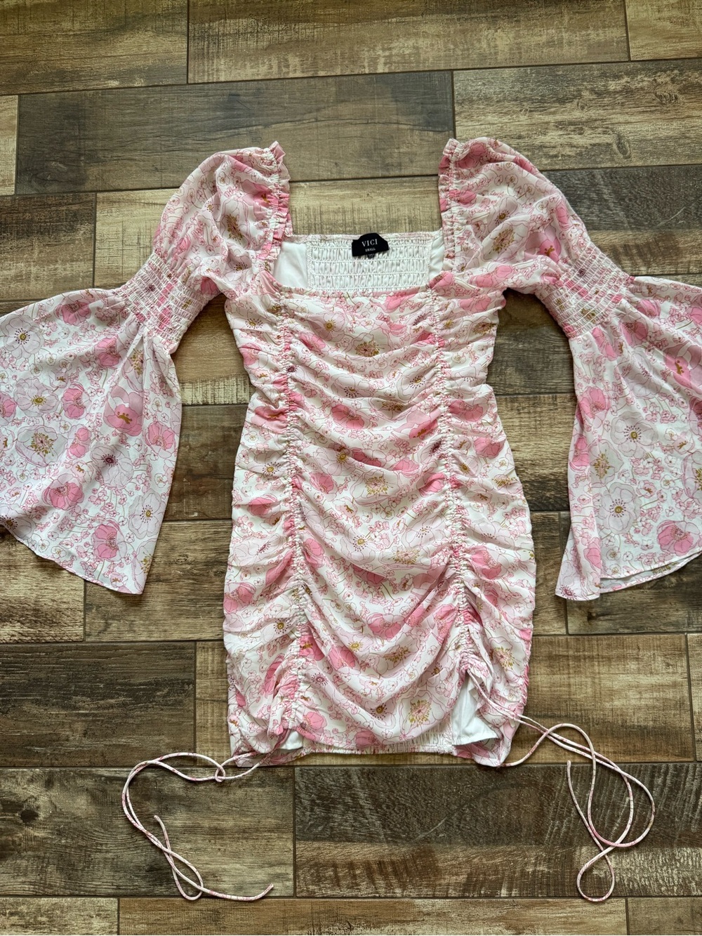 VICI PRECIOUS POPPIES RUCHED BELL SLEEVE MINI DRESS